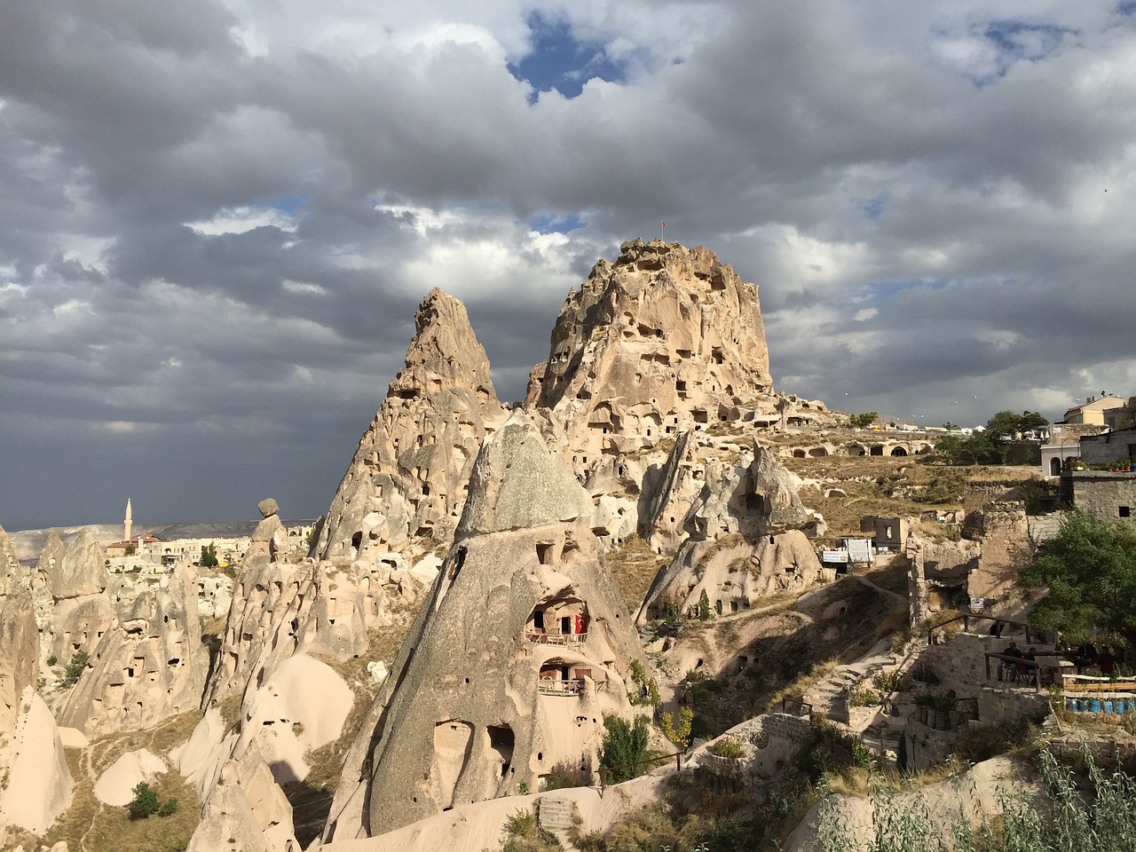 Uçhisar Gezilecek Yerler: Kapadokya&#8217;nın En İhtişamlı Köyü, Kapadokya Tur Fiyatları